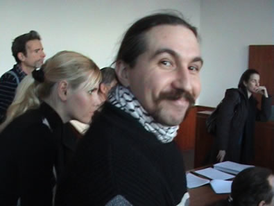 Marci vidám és pimasz. :)