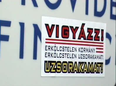 Gonda ezeket ragasztgatta