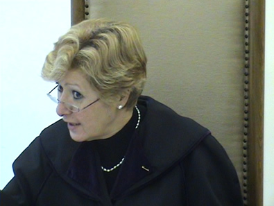 Bírónő magyaráz