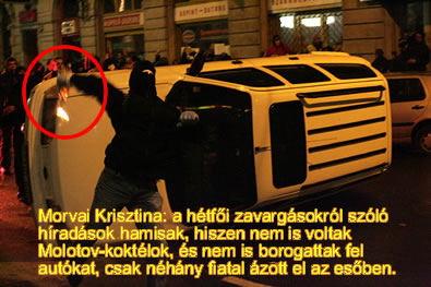 Index: Esőben ázó fiatalok, amint éppen nem borítanak fel egy autót és nem hajítanak Molotov-koktélt