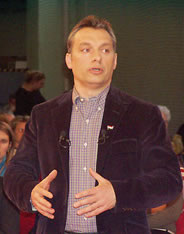 Orbán a munkáról magyaráz
