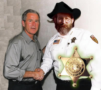 George W. Bush személyesen osztja ki az első sárgacsillagot