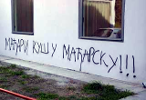 Fröcsögnek a szerb kutyák