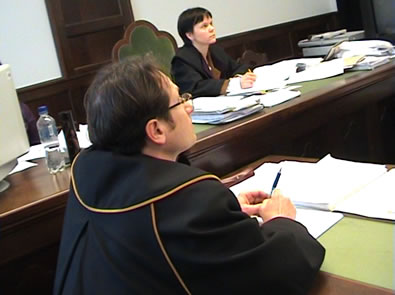 Ügyész bácsi és bíró néni