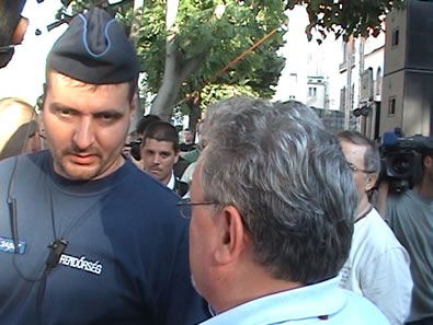 Rendőr bácsi csúnyán néz